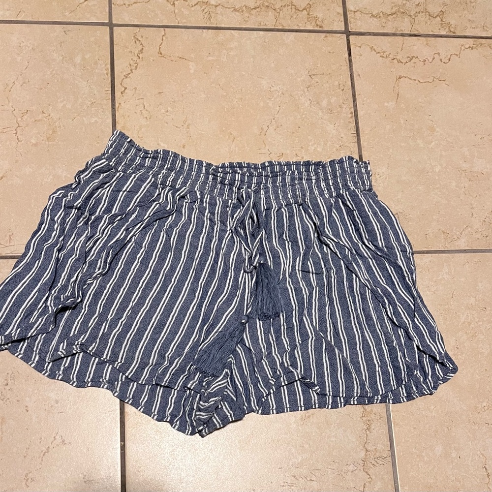 American Eagle Striped Shorts S